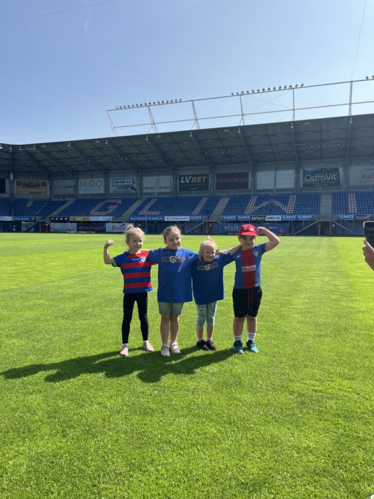 Przedszkolaki na Stadionie Miejskim GKS “Piast”
