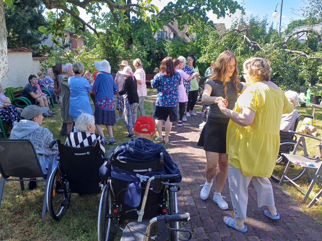 Szkolne Koło Wolontariatu – spotkanie z Seniorami z DPS “Nazaret”