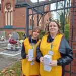 Z sercem dla innych – szkolni wolontariusze w kweście na rzecz Hospicjum Bożego Miłosierdzia
