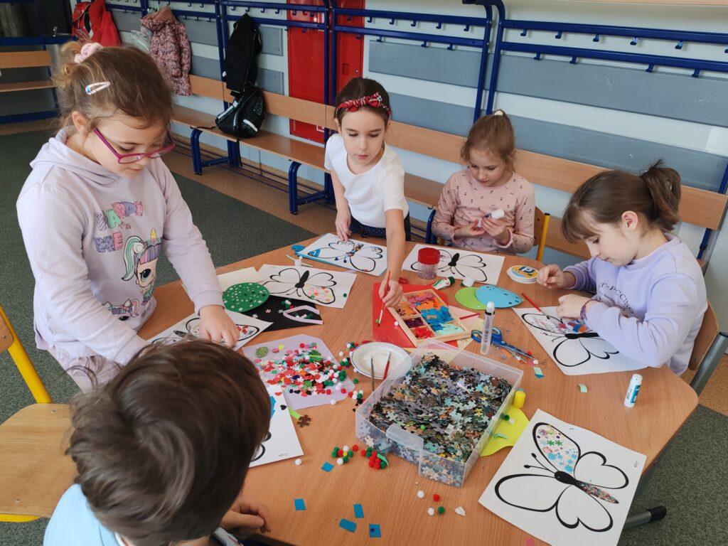 Realizacja trzeciego zadania z programu Kubusiowe przygody – Pola i Łąki- Na tropie zapylaczy