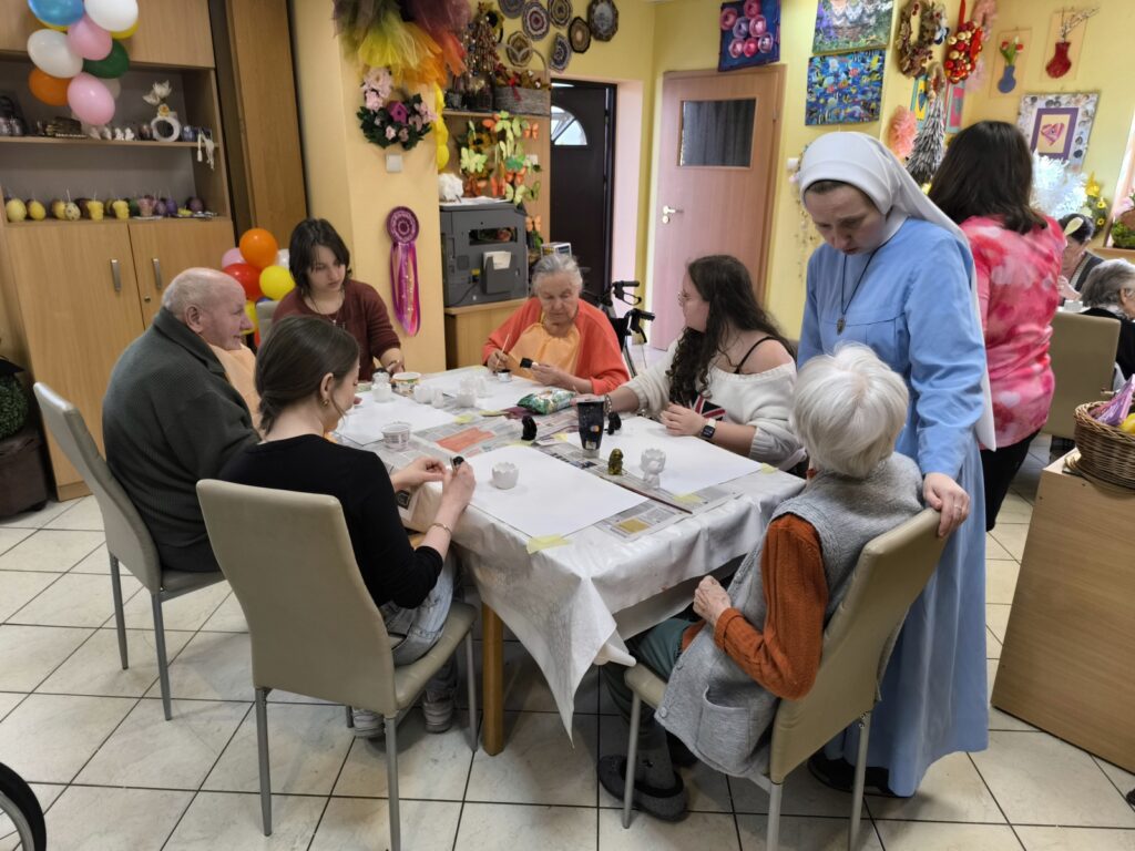 Wolontariat szkolny z wizytą w Domu Pomocy Społecznej w Gliwicach „Nazaret” – wspólne warsztaty wielkanocne